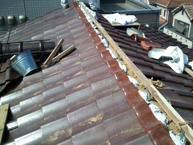 加古川市　築40年住宅 紐丸瓦一発仕上げで棟積み替え雨漏り修理を実施！